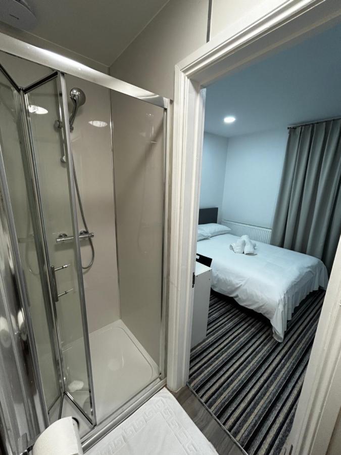 Хостел 339 High Town Road Лутон Экстерьер фото