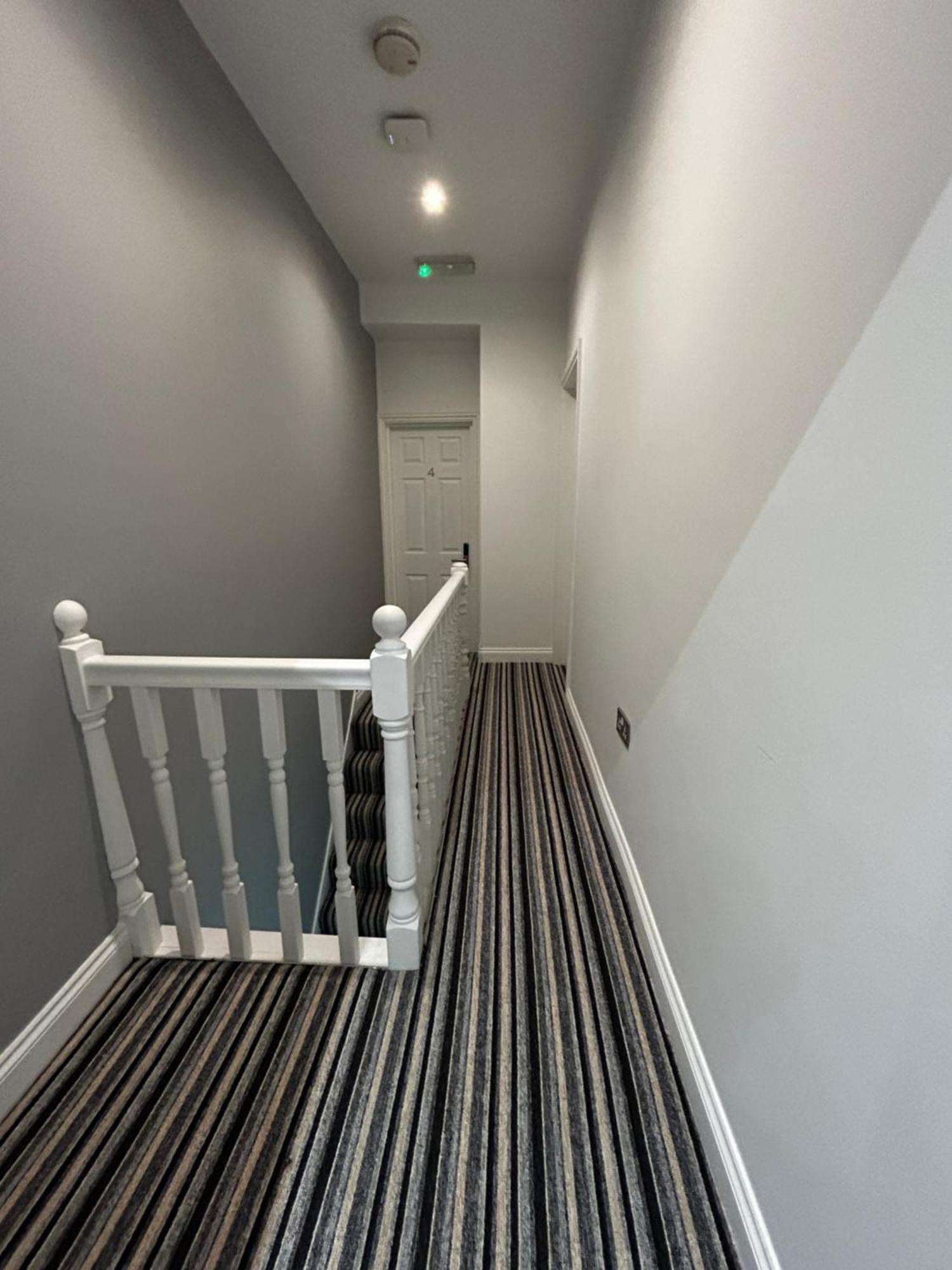 Хостел 339 High Town Road Лутон Экстерьер фото